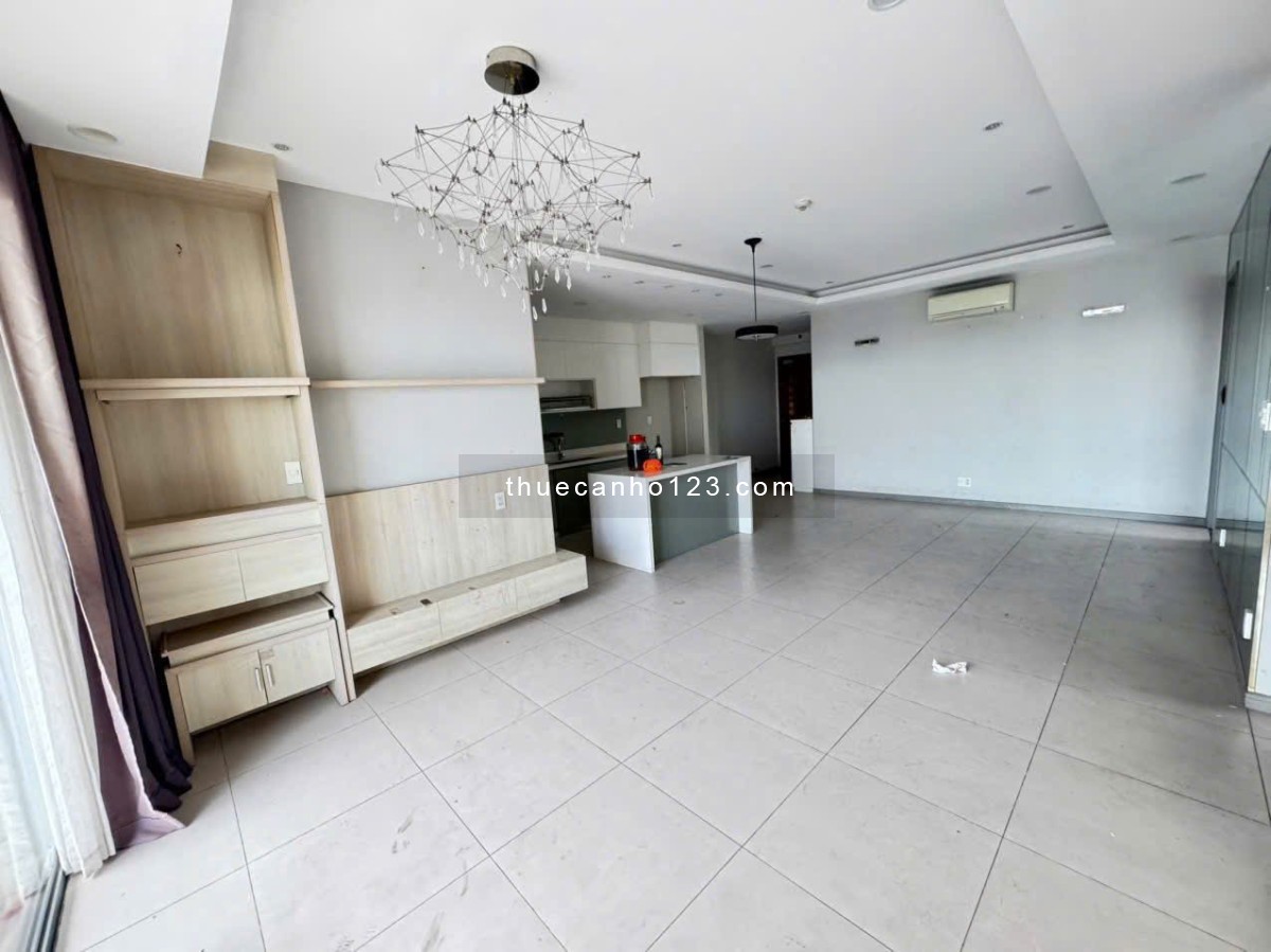 Giá 12tr/th, The Useful (The Era) Lạc Long Quân, TB, 95m2, 3PN, 2WC.