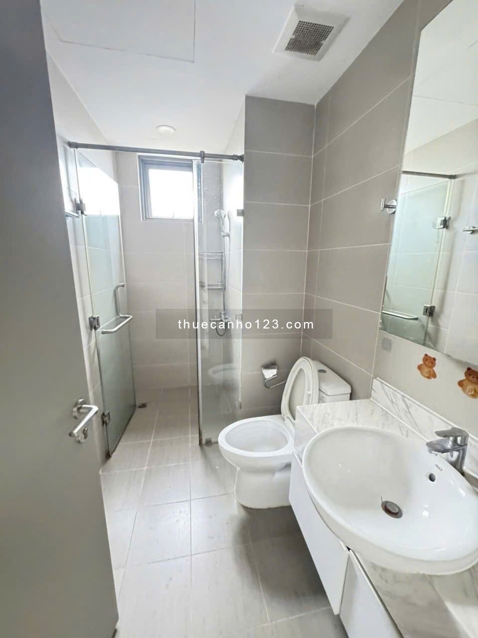 Giá 12tr/th, The Useful (The Era) Lạc Long Quân, TB, 95m2, 3PN, 2WC.