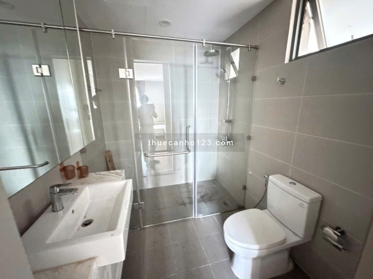 Giá 12tr/th, The Useful (The Era) Lạc Long Quân, TB, 95m2, 3PN, 2WC.