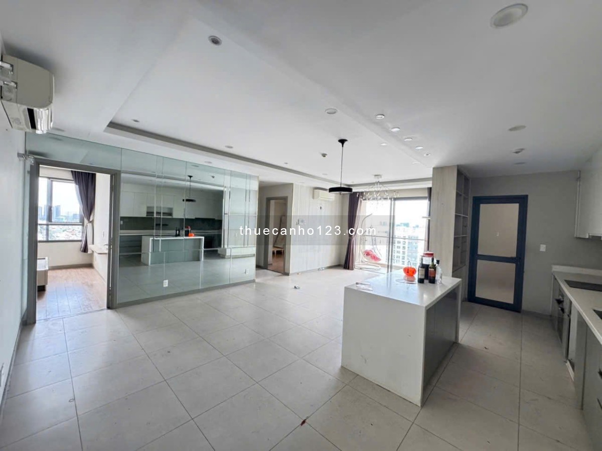 Giá 12tr/th, The Useful (The Era) Lạc Long Quân, TB, 95m2, 3PN, 2WC.