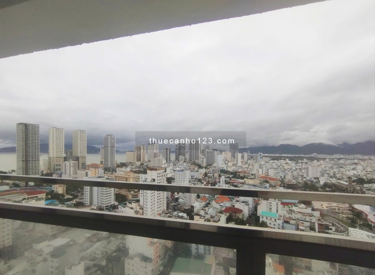 Phòng khách sạn Nha Trang view đẹp tầng cao cho thuê tháng gần chợ Đầm