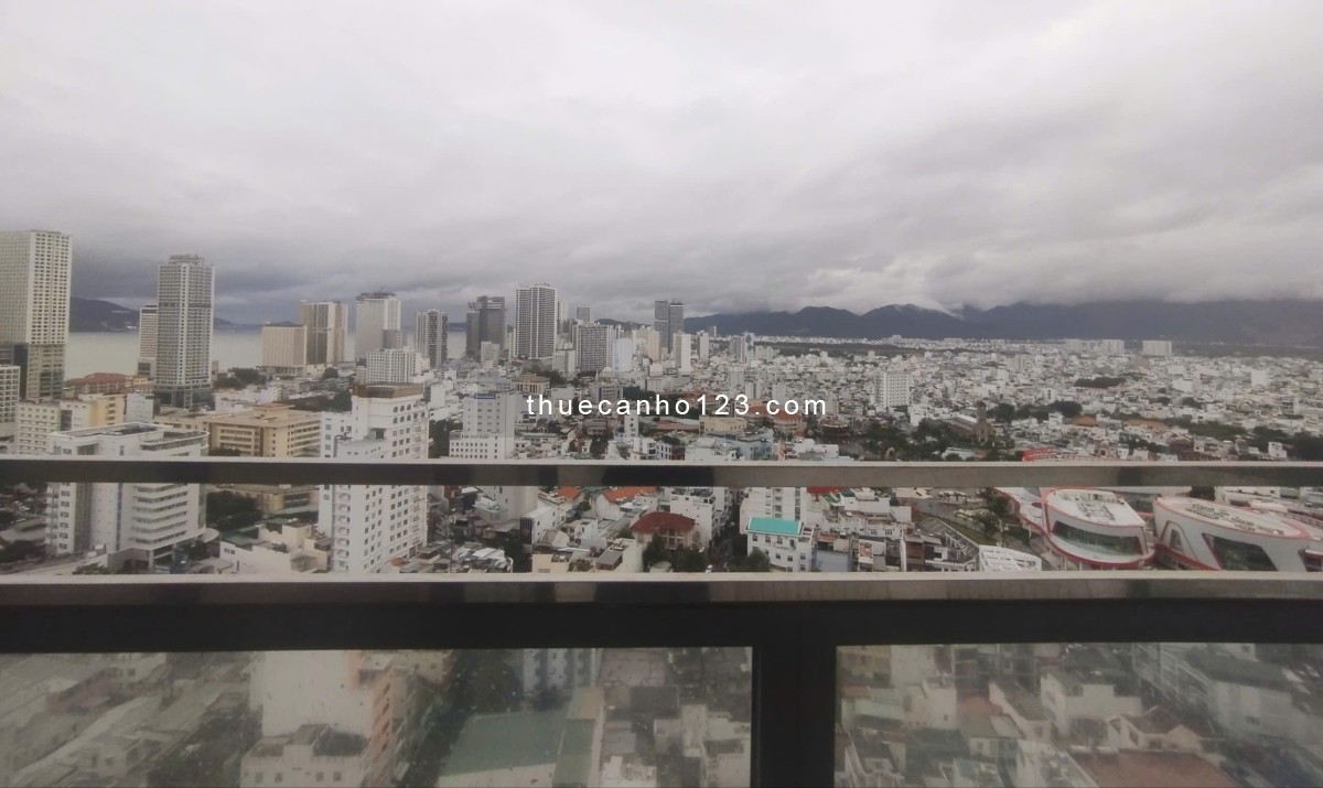 Phòng khách sạn Nha Trang view đẹp tầng cao cho thuê tháng gần chợ Đầm