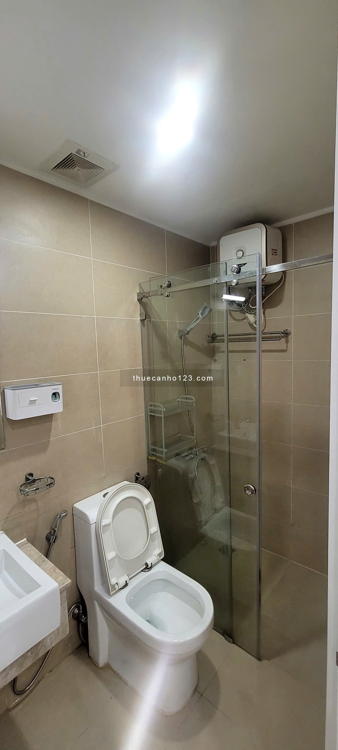 Cho thuê căn hộ lô OFFICE-TEL  Florita Quận 7, 40m, full đồ, 9.5 triệu, LH: 0917 492 608