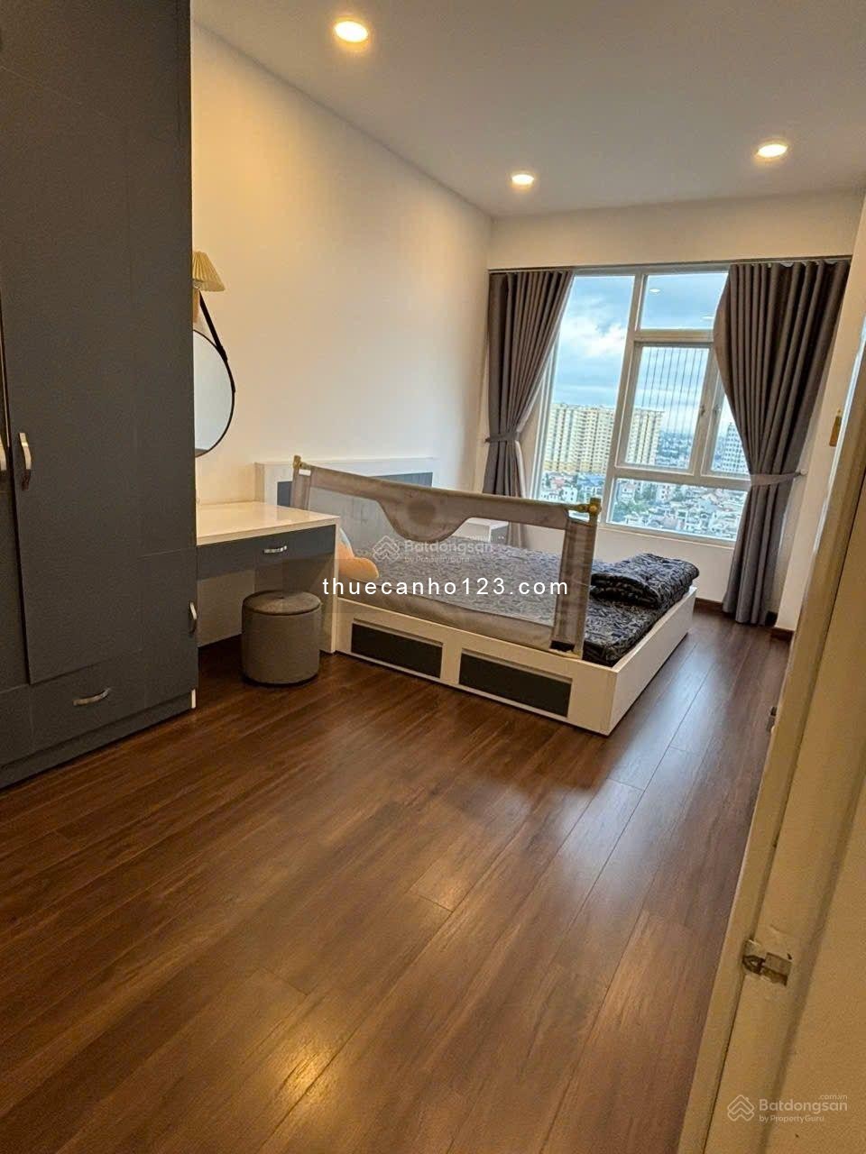 Cần cho thuê CC PARCSpring 3PN, 2WC, NTCB, giá thuê chỉ từ 13tr/th