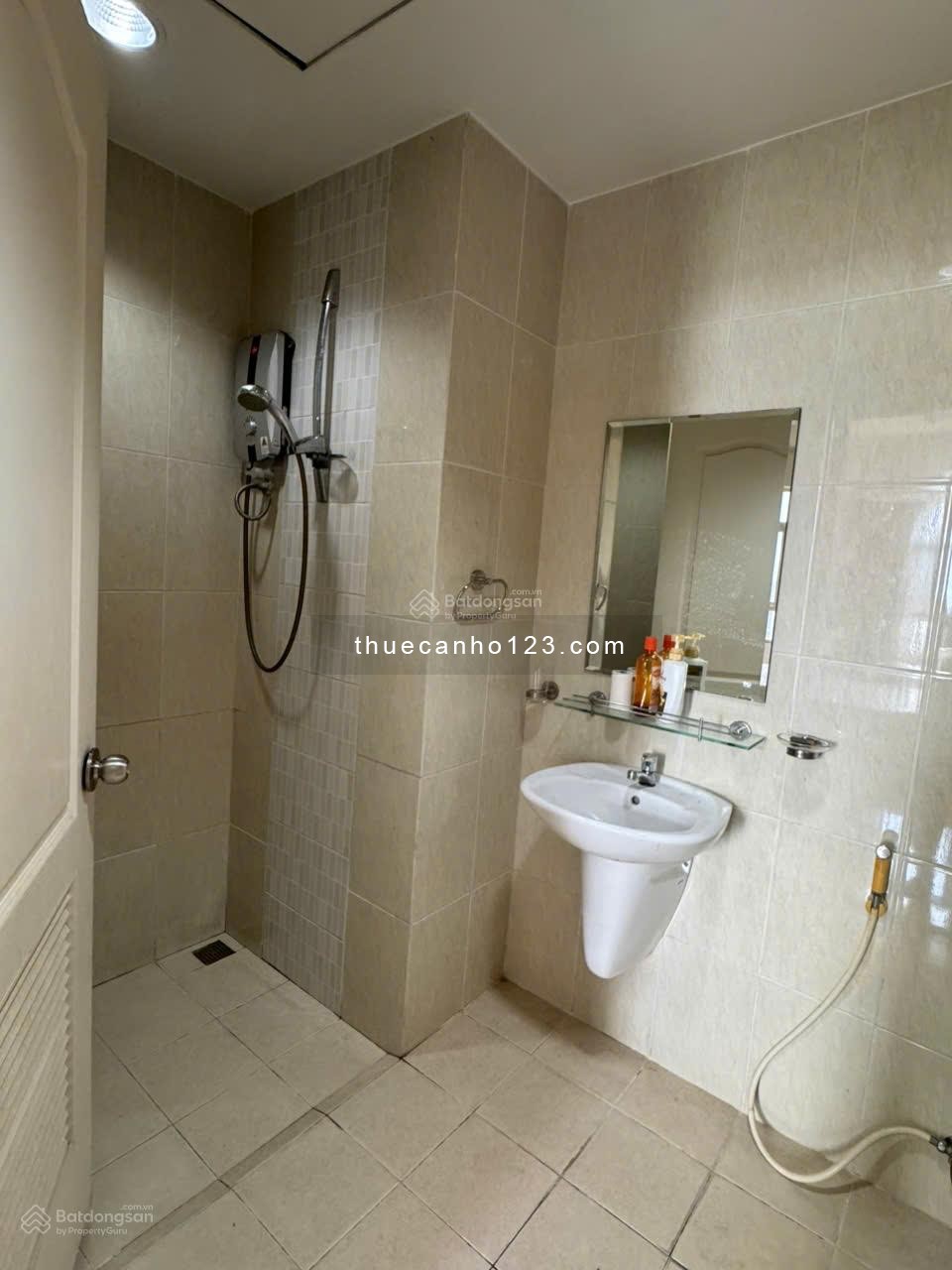 Cho thuê căn hộ Parc Spring 3PN đồ cơ bản giá 15tr/th