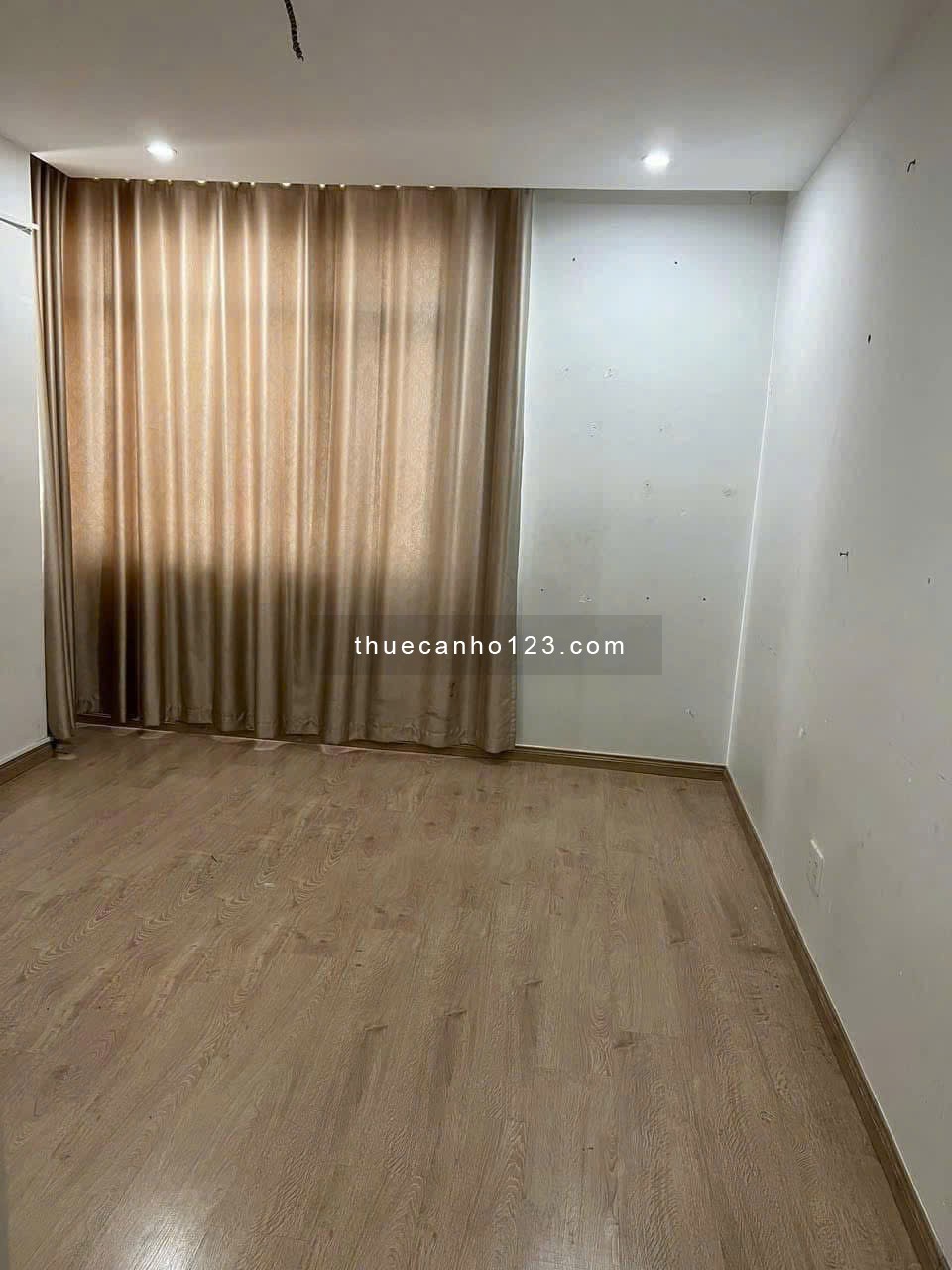 Chung cư The Usefull, Lạc Long Quân, TB: 2p ngủ rộng, 2wc, máy lạnh giá 9tr/tháng