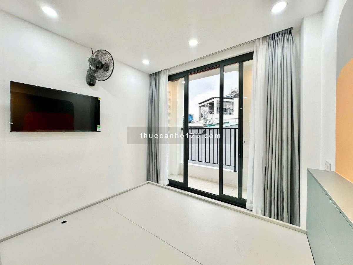 Căn hộ full nội thất ban công thoáng mới 100% ngay Phan Đăng Lưu giáp Quận 1,3 giá chỉ từ 7tr9