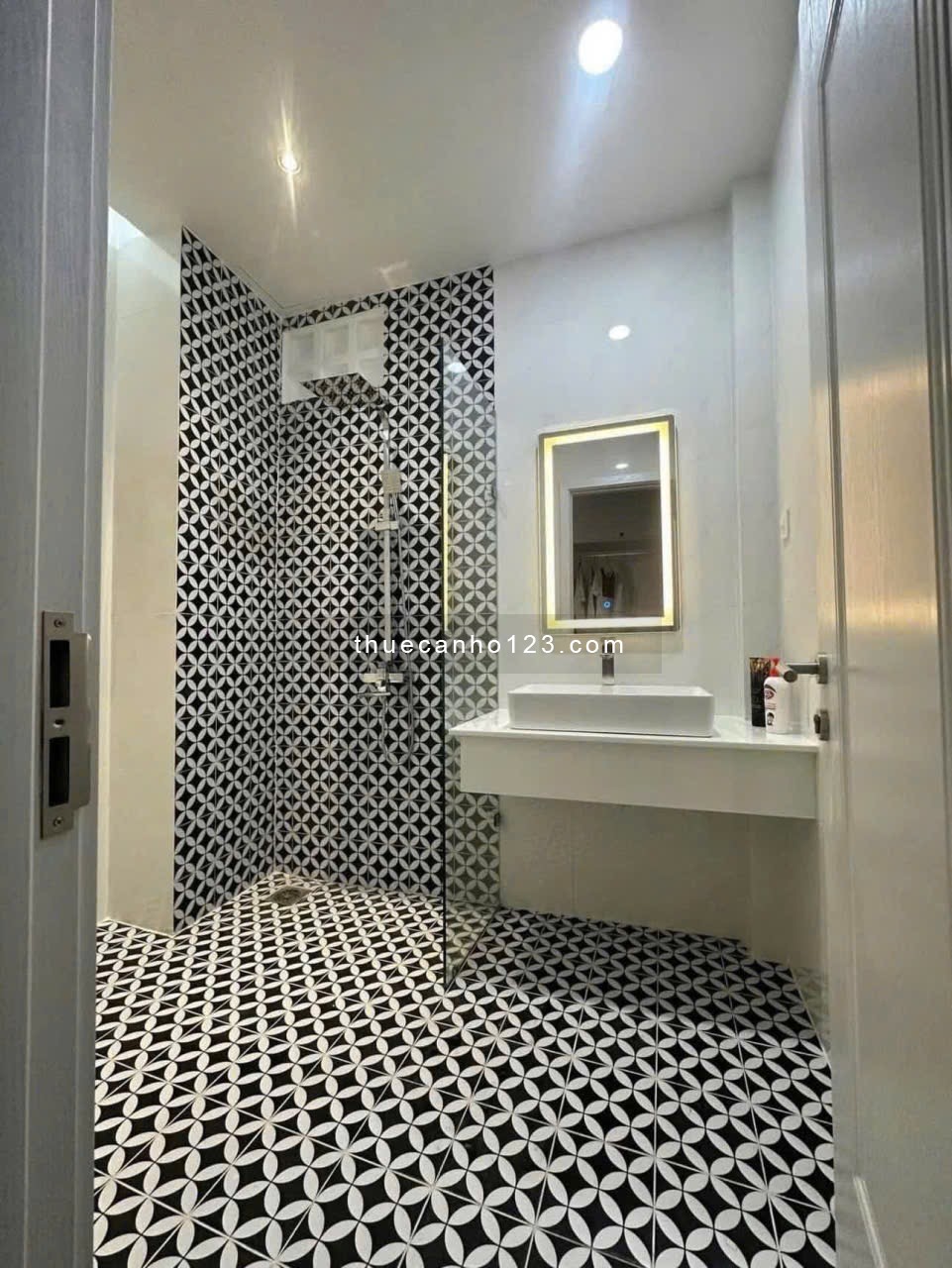 CHO THUÊ CĂN HỘ DUPLEX FULL NỘI THẤTNGAY NGÃ TƯ BẢY HIỀN QUẬN TÂN BÌNH