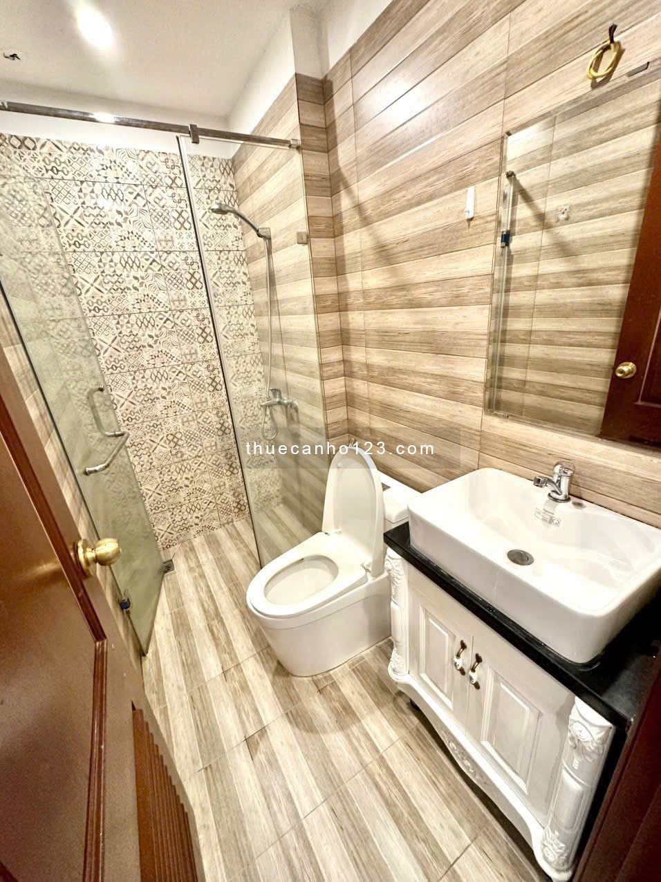 CHung cư Sky Center, 102 Phổ Quang, TB: Officetel, 48m2, 1pn, 11tr5/th