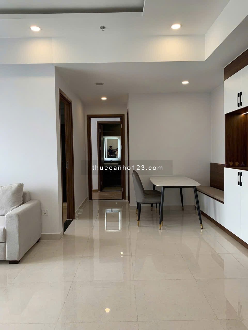 Chung cư Rivera Park, Thành Thái, Q10: 95m2, 2p ngủ, NT cao cấp, 20triệu