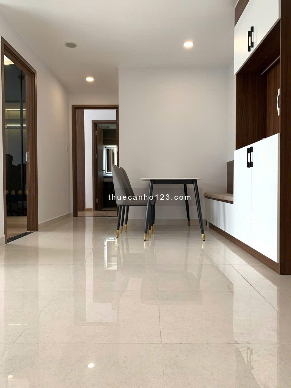 Chung cư Rivera Park, Thành Thái, Q10: 95m2, 2p ngủ, NT cao cấp, 20triệu