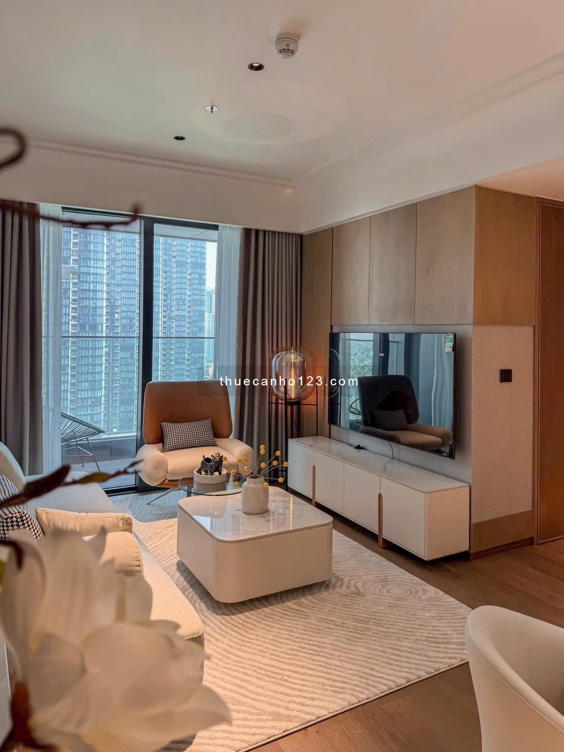 khẳng định đẳng cấp, căn hộ 2 phòng ngủ nội thất cao cấp 78m2, giá 75 triệu, tại Grand Marina Saigon