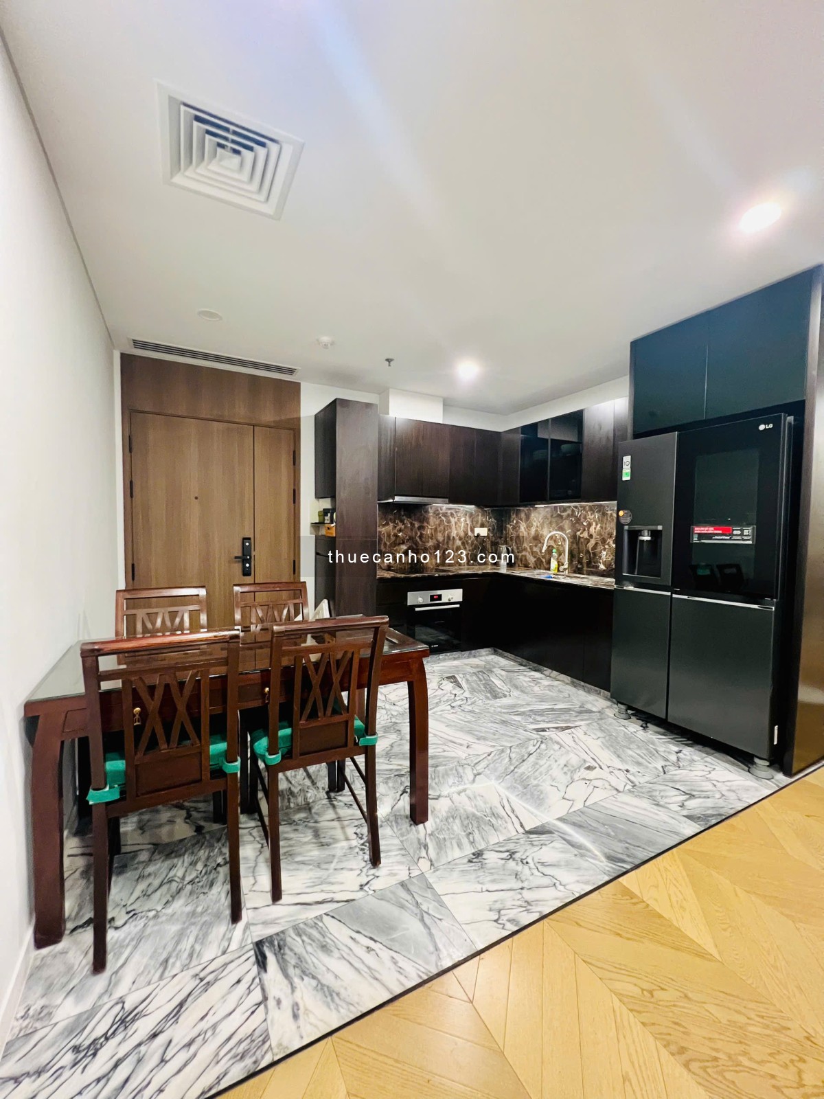 Cho thuê 3 phòng ngủ 96m2, giá 55 triệu, Nội thất đẩy đủ, tầng cao view thoáng. tại Lumiere Riveside