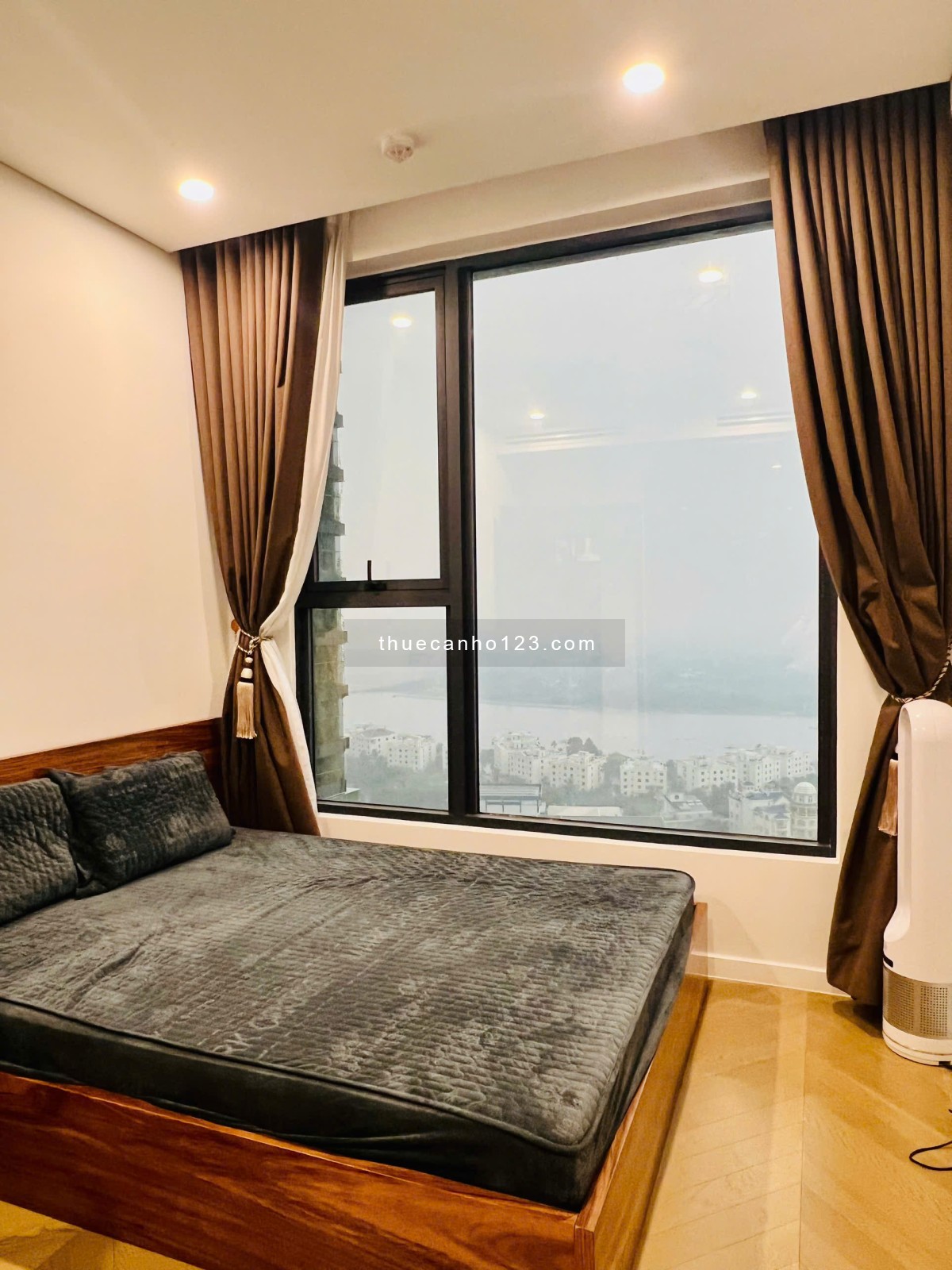 Cho thuê 3 phòng ngủ 96m2, giá 55 triệu, Nội thất đẩy đủ, tầng cao view thoáng. tại Lumiere Riveside