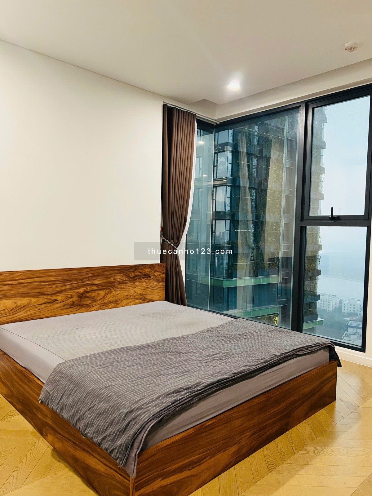 Cho thuê 3 phòng ngủ 96m2, giá 55 triệu, Nội thất đẩy đủ, tầng cao view thoáng. tại Lumiere Riveside