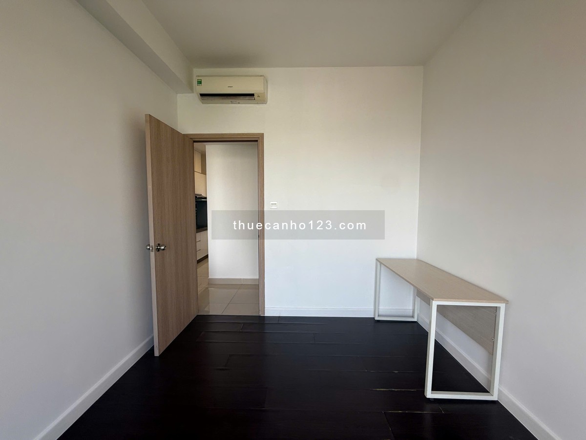 Trống sẵn căn 3 phòng ngủ 89m2, giá ỐC 20 triệu, nội thất đầy đủ. Giá 20 triệu. tại The Sun Avenue