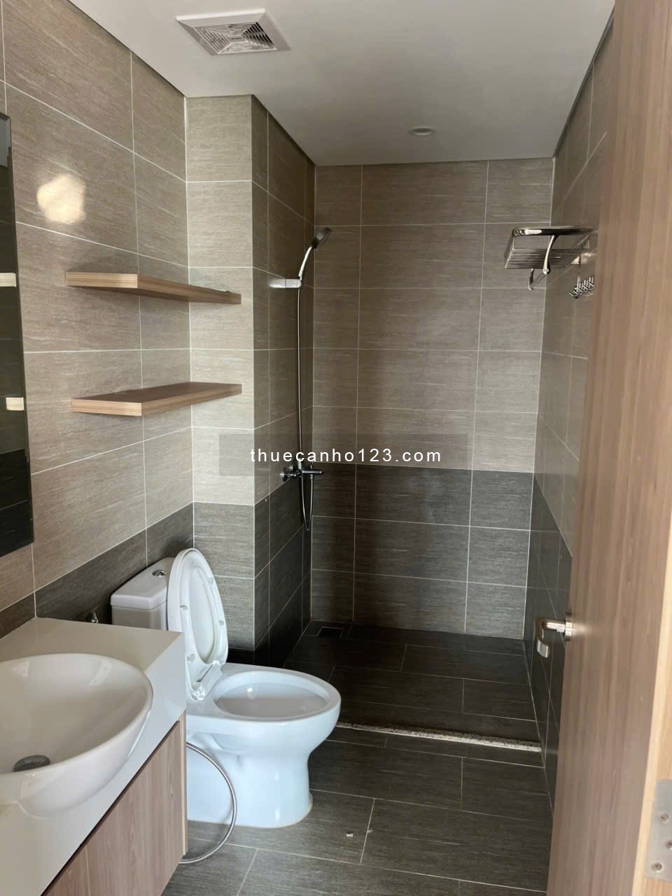 Cho thuê căn hộ Beverly Solary (BS15.25.04) 2PN + phòng làm việc| 2WC