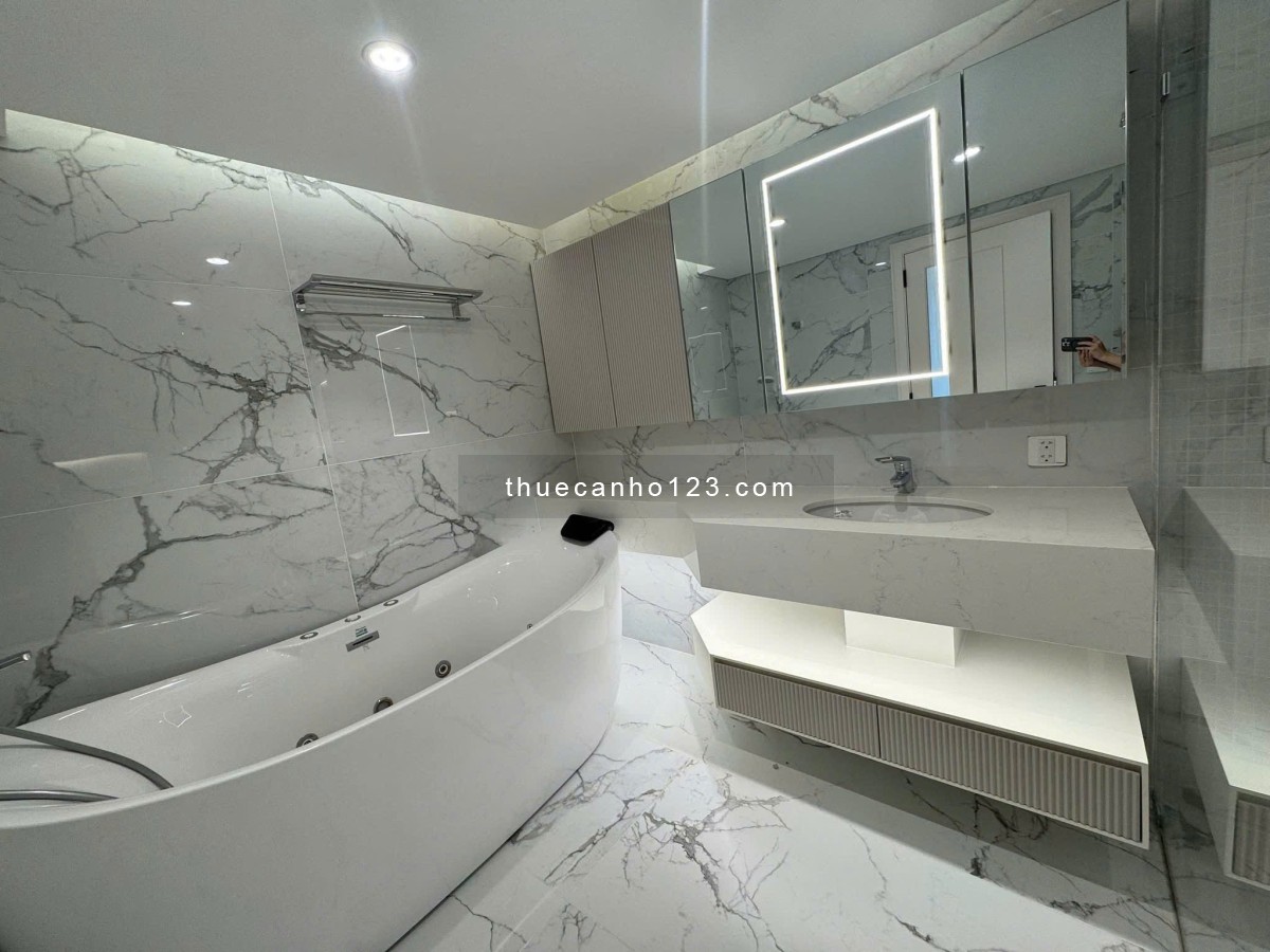 Duy nhất 1 căn loft 3 phòng ngủ 220m2 view sông, tại Opera Thủ Thiêm. Nội thất cơ bản, giá 7500$