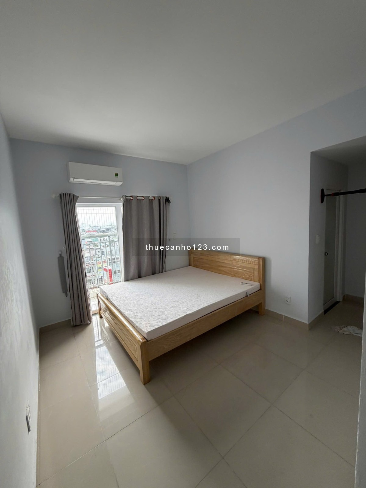 Cho thuê chung cư Oriental Plaza 78m 2PN GIÁ 11 Triệu , ở liền