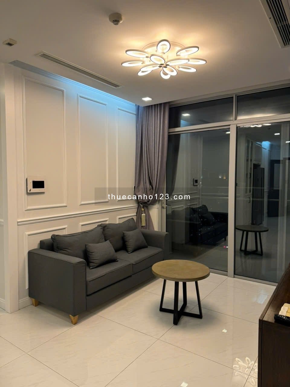 Vinhomes Central Park – cho thuê căn 2PN 2WC, khu Park, 28 triệu/tháng