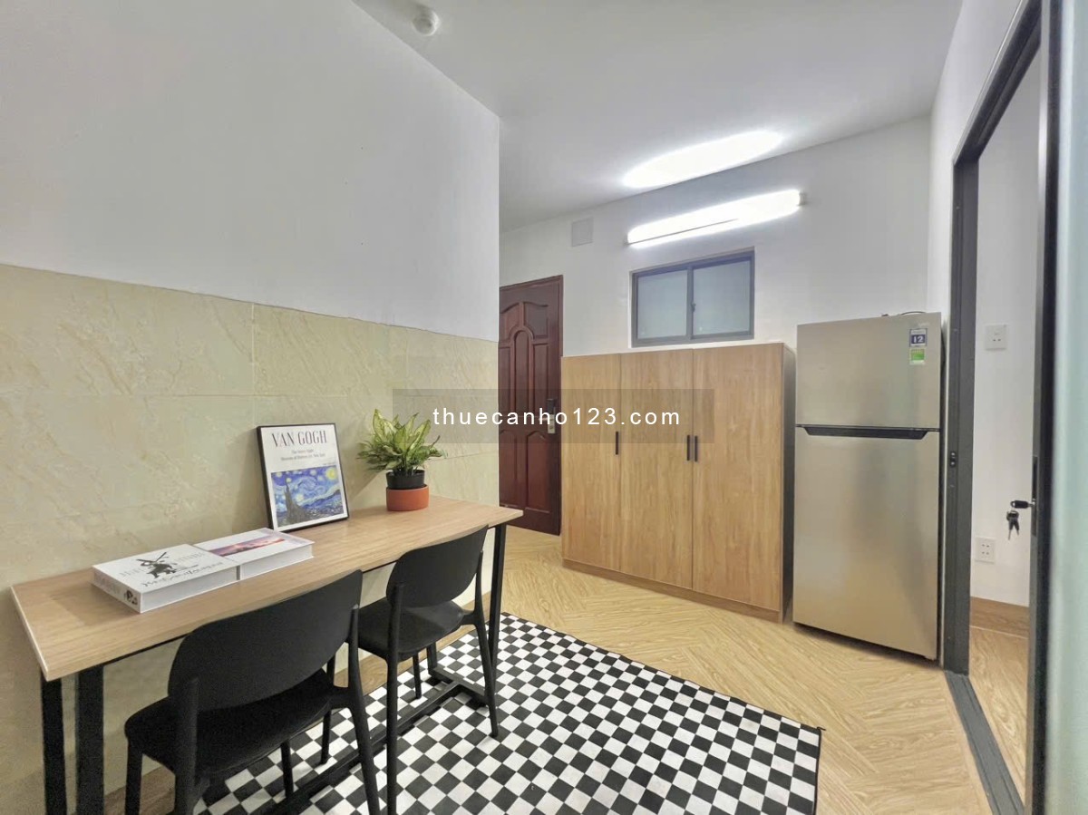 Căn hộ tách bếp, cửa sổ ngay sân bay Tân Sơn Nhất, gần nhà ga T3, Tân Bình