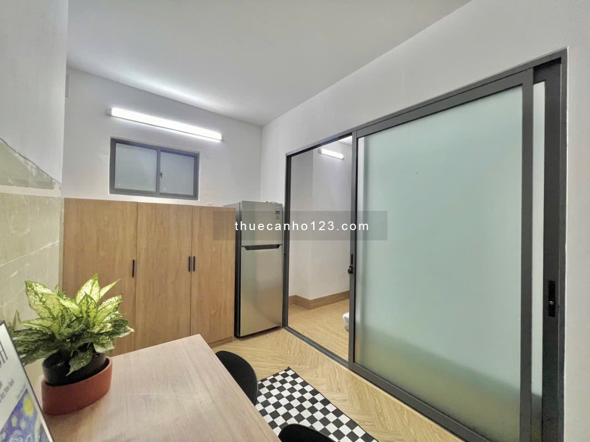 Căn hộ tách bếp, cửa sổ ngay sân bay Tân Sơn Nhất, gần nhà ga T3, Tân Bình