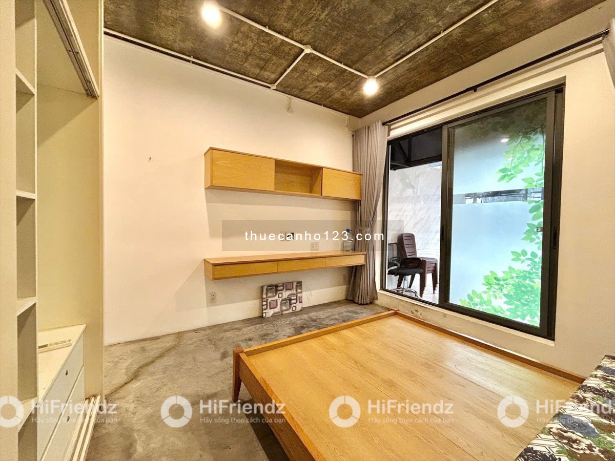 Căn hộ tách bếp, ban công ngay sân bay Tân Sơn Nhất, gần nhà ga T3, Tân Bình.