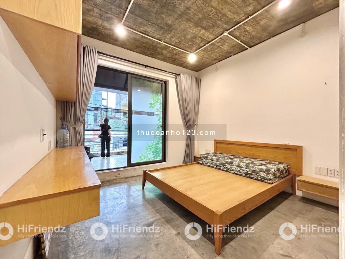 Căn hộ tách bếp, ban công ngay sân bay Tân Sơn Nhất, gần nhà ga T3, Tân Bình.