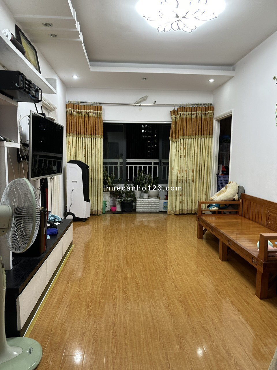 Căn hộ Lotus Garden cần cho thuê. Diện tích 78m2 - 3 phòng ngủ - giá thuê 10tr/tháng