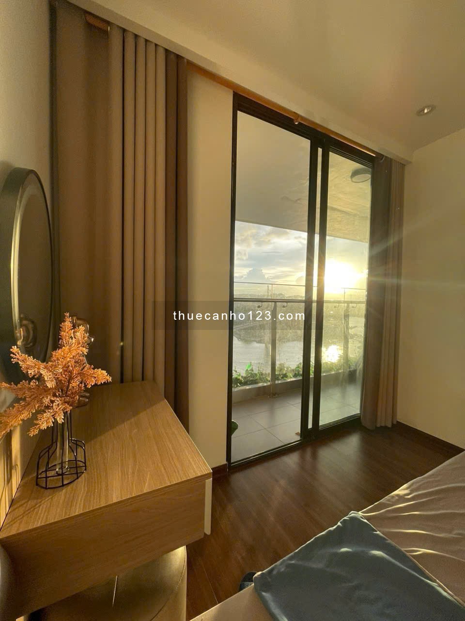 Cho Thuê căn hộ 2 ngủ 1 vs tại Hạ Long - Hòn Gai