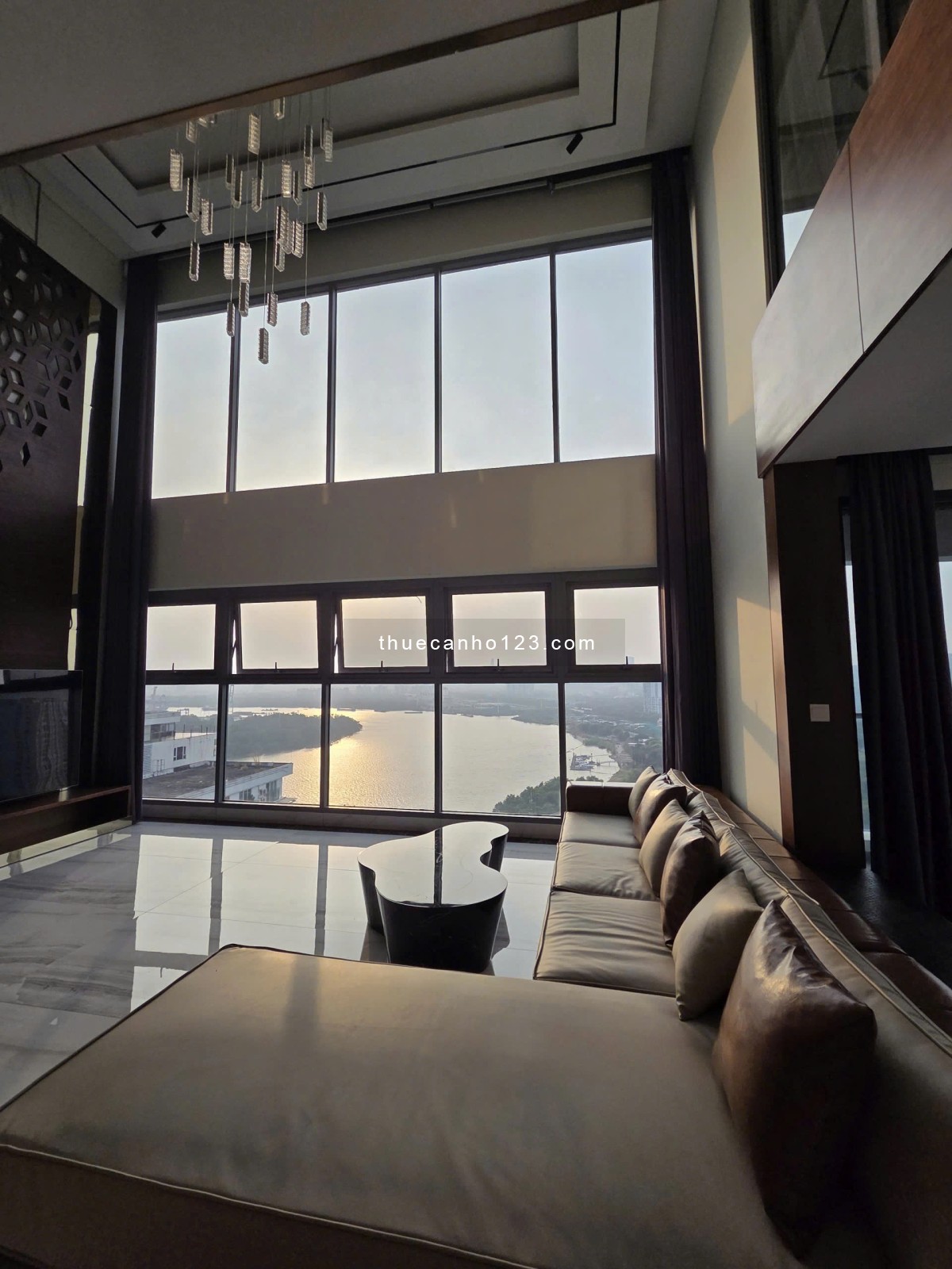 Cực Hiếm, Sky Villa 309m2 nội thất đầy đủ, trực diện sông ngắm hoàng hôn, giá 6000$. Đảo Kim Cương