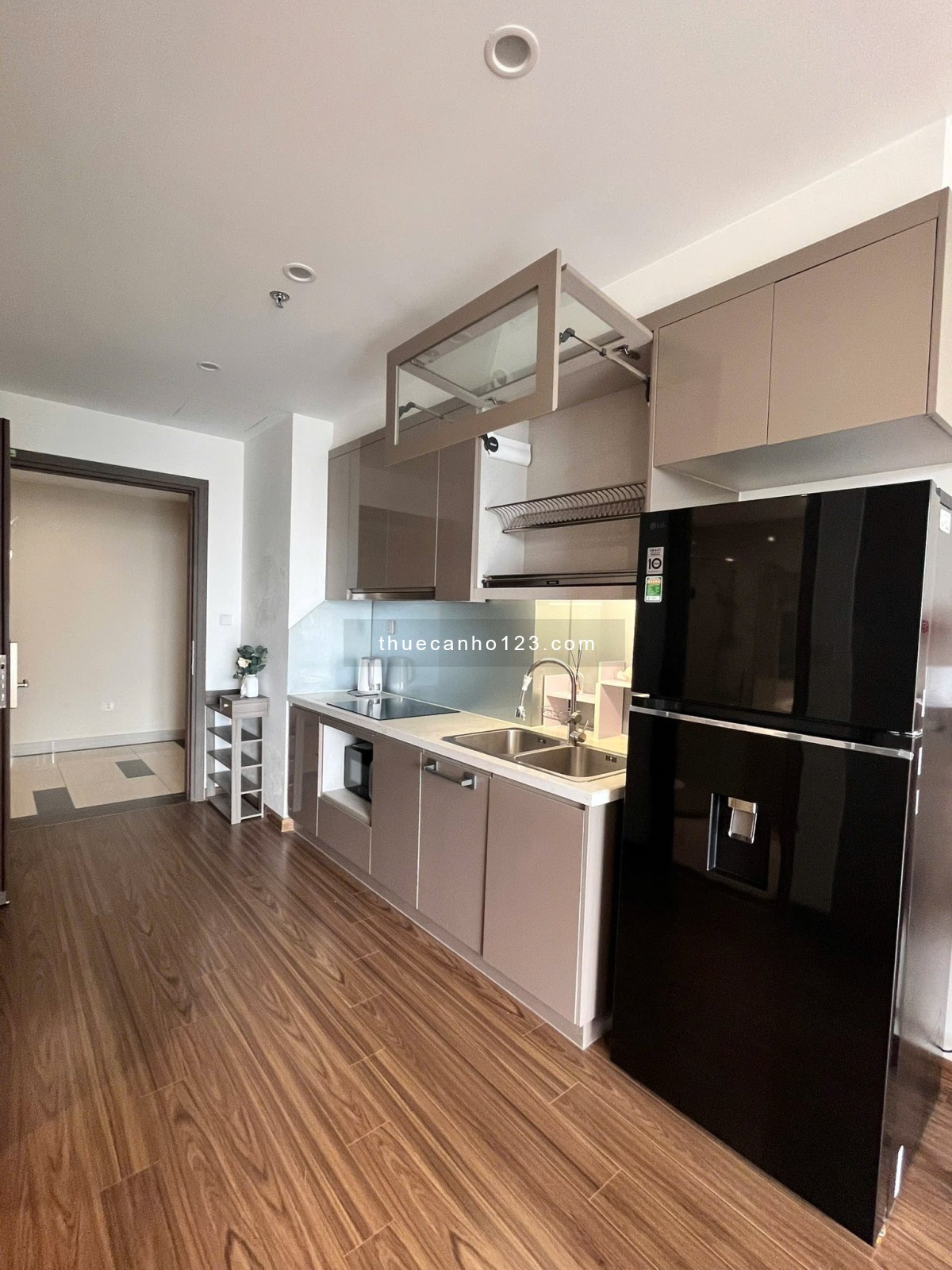 Cho thuê căn hộ Vinhomes West Point nhà đẹp, tầng cao, hướng mát