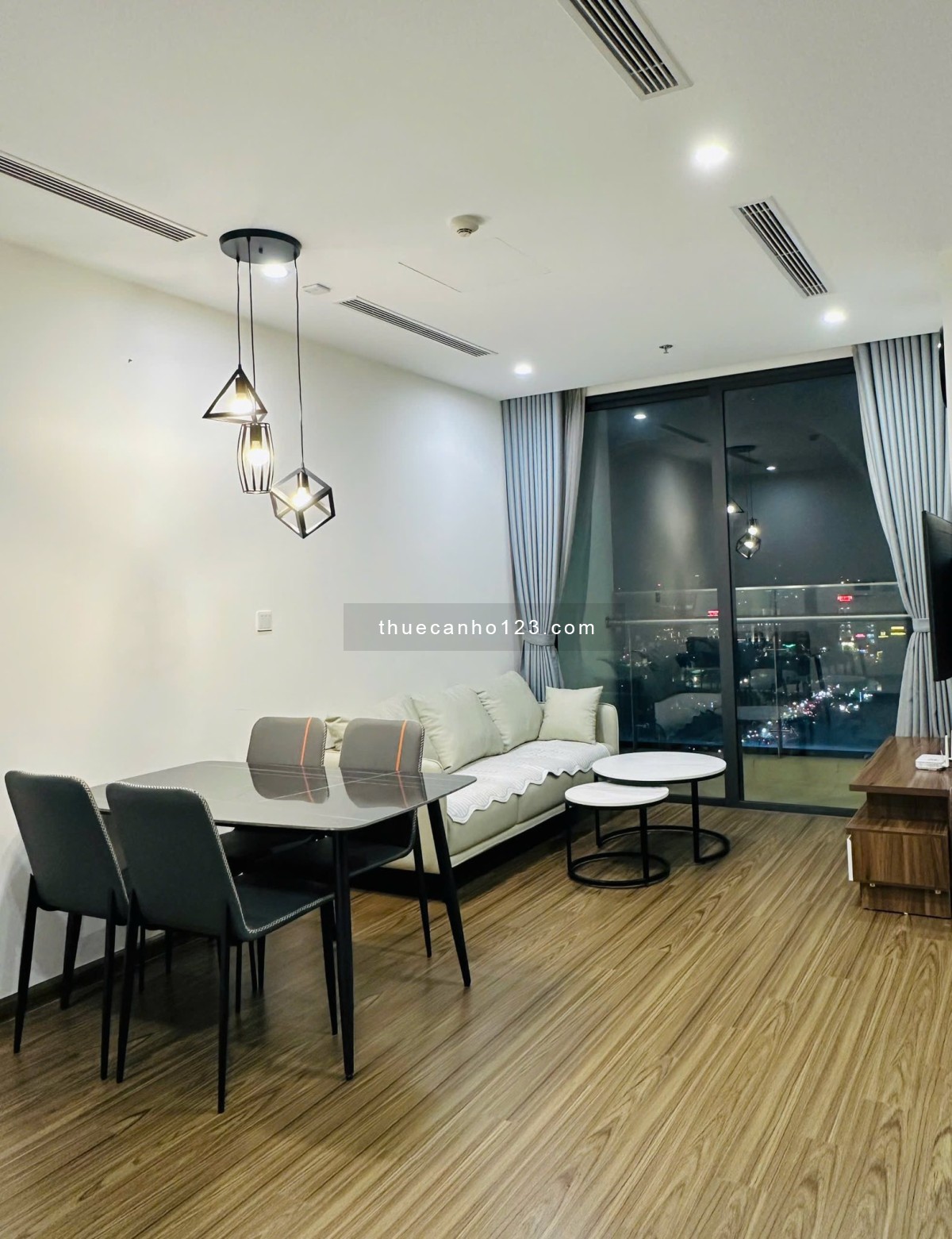 Cho thuê căn hộ Vinhomes West Point nhà đẹp, tầng cao, hướng mát