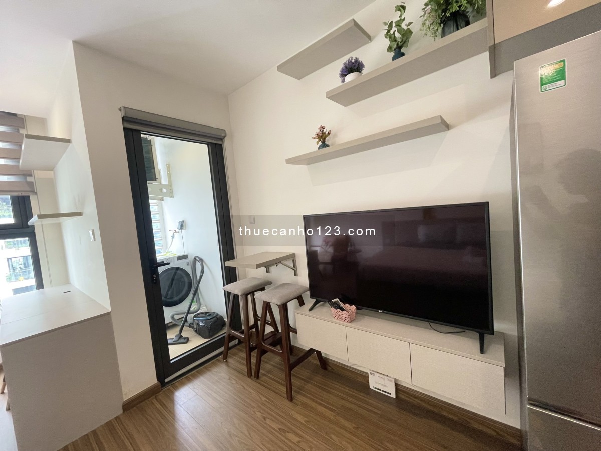 Cho thuê căn hộ Studio full đồ Vinhomes Green Bay vào luôn giá 8tr. LH: 0385418696