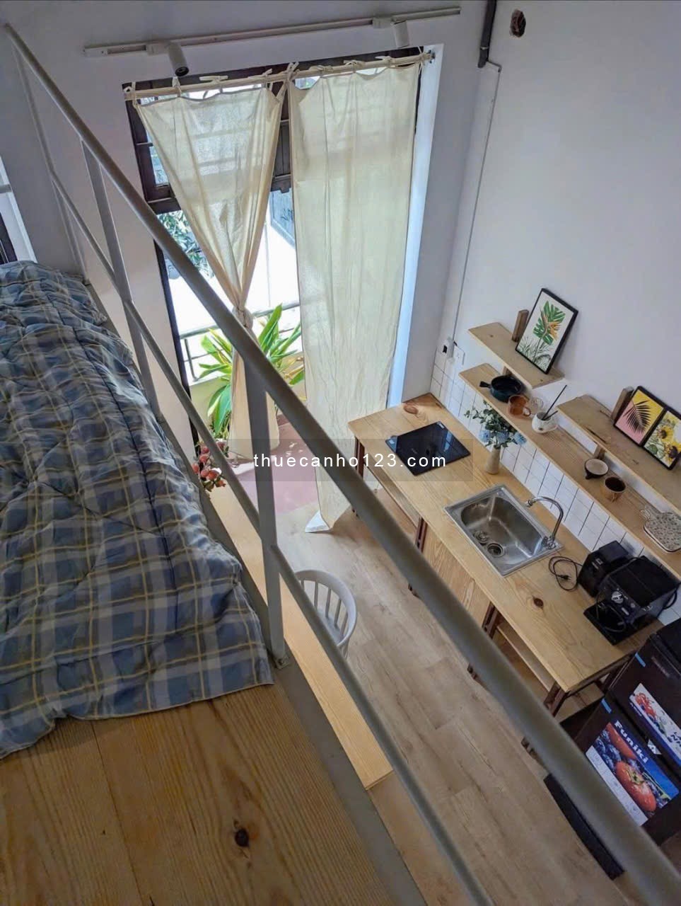 Cho thuê căn hộ duplex full nội thất ngay ngã tư Bảy Hiền, quận Tân Bình.