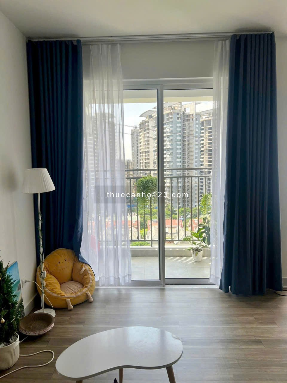 Chung cư Sky Center, Phổ Quang, P2, TB: 1p ngủ, đầy đủ nội thất, 12tr/th, Nhà mới