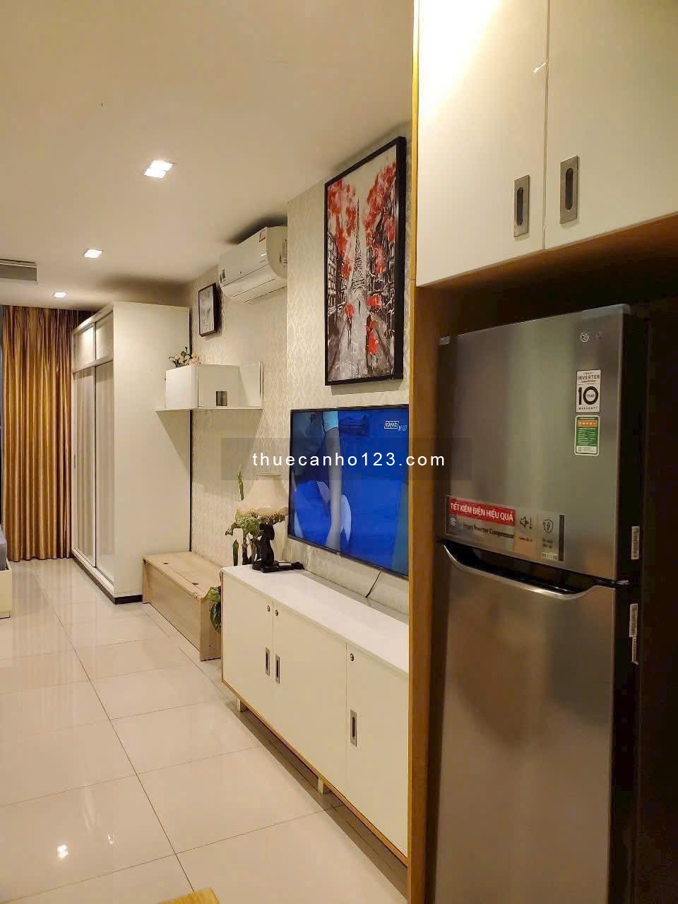 C/c Sky Center, Phổ Quang, P2, TB: 1p ngủ, NT, dang Offictel, 11tr5/th.