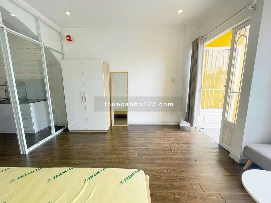 Cho thuê căn 1PN ban công Q4, gần Đh Luật, Đh Nguyễn Tất Thành, cầu Khánh Hội, cầu Tân Thuận,…