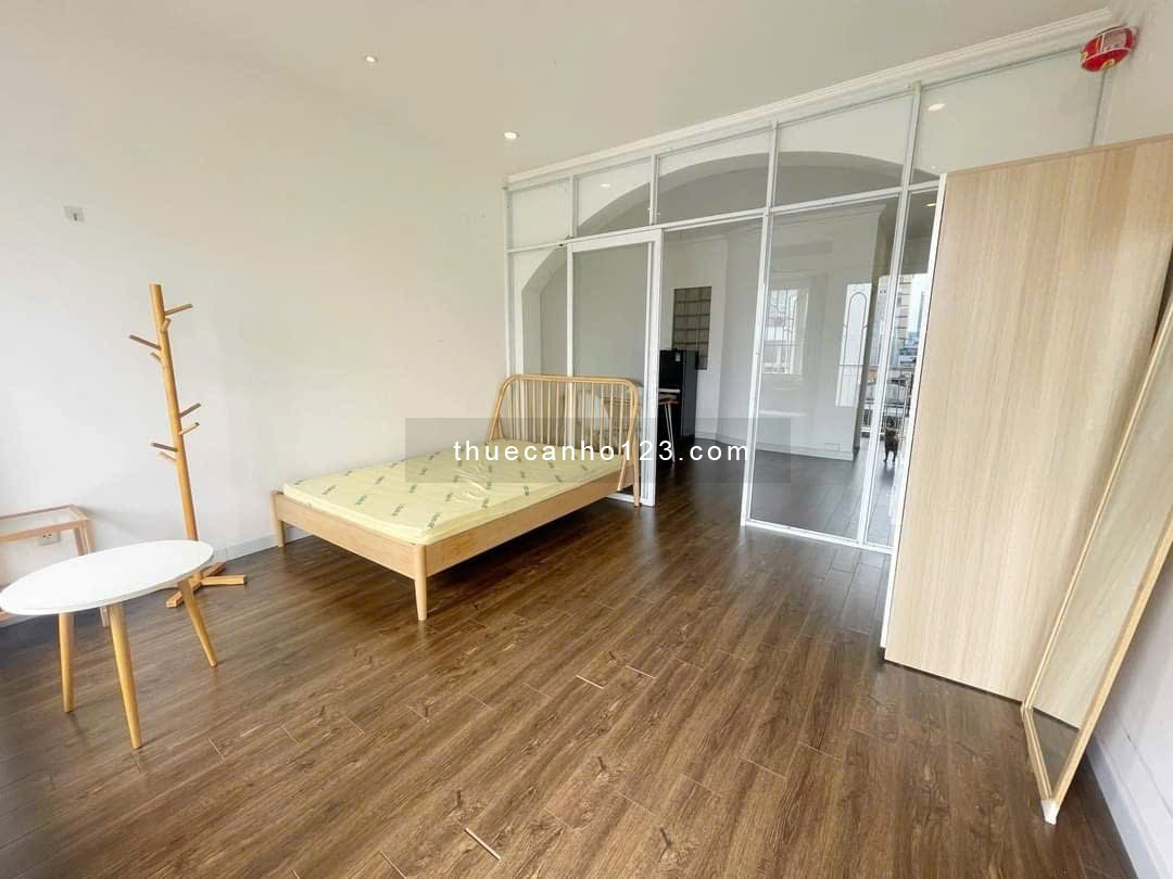 Cho thuê căn 1PN ban công Q4, gần Đh Luật, Đh Nguyễn Tất Thành, cầu Khánh Hội, cầu Tân Thuận,…