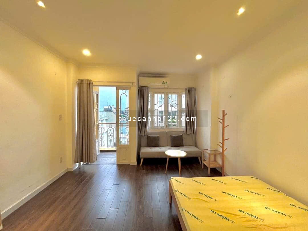 Cho thuê căn 1PN ban công Q4, gần Đh Luật, Đh Nguyễn Tất Thành, cầu Khánh Hội, cầu Tân Thuận,…