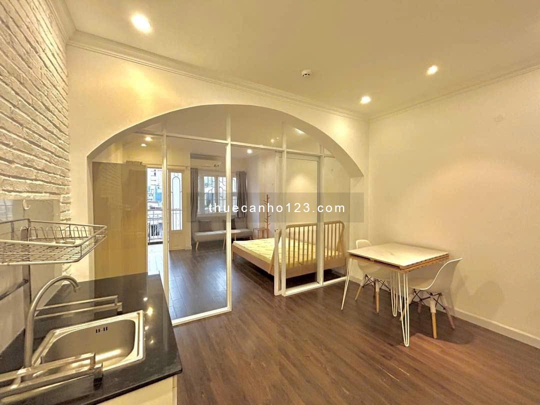 Cho thuê căn 1PN ban công Q4, gần Đh Luật, Đh Nguyễn Tất Thành, cầu Khánh Hội, cầu Tân Thuận,…