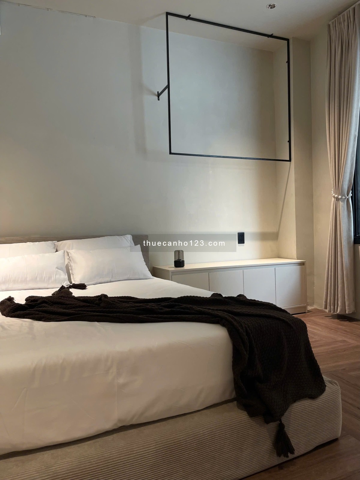 Cho Thuê Nguyên Căn Full Nội Thất Có Bãi Oto Quận 10