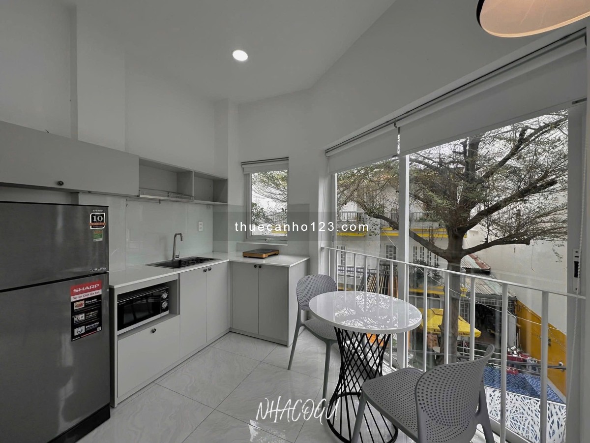 Cho thuê căn hộ studio full nội thất, ban công ngay nhà ga T3, quận Tân Bình