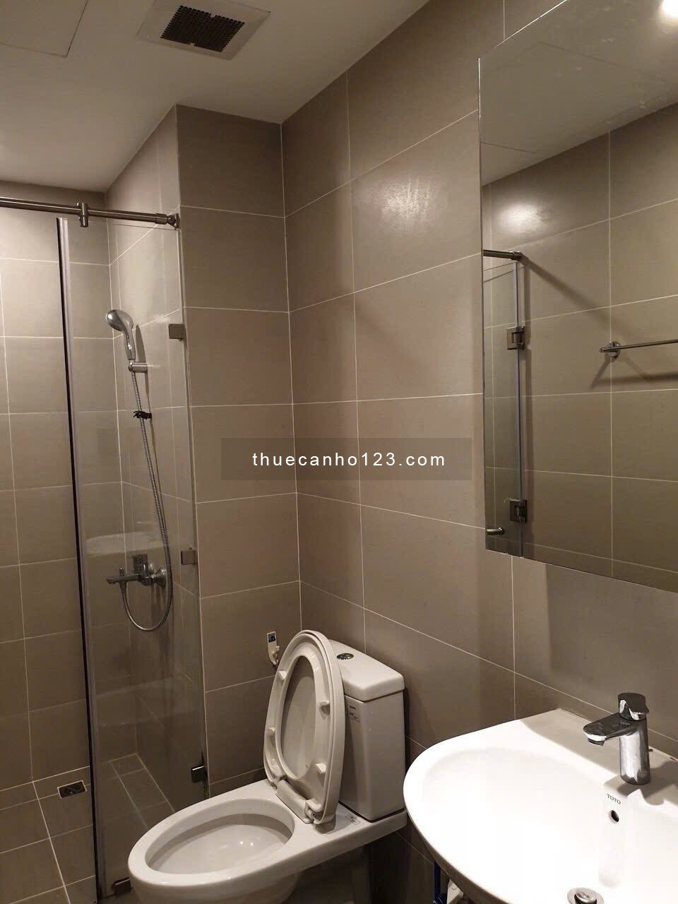 Thuê Ngay Gold View Q4 – 2PN đẹp, Full Đồ, Giá 16tr