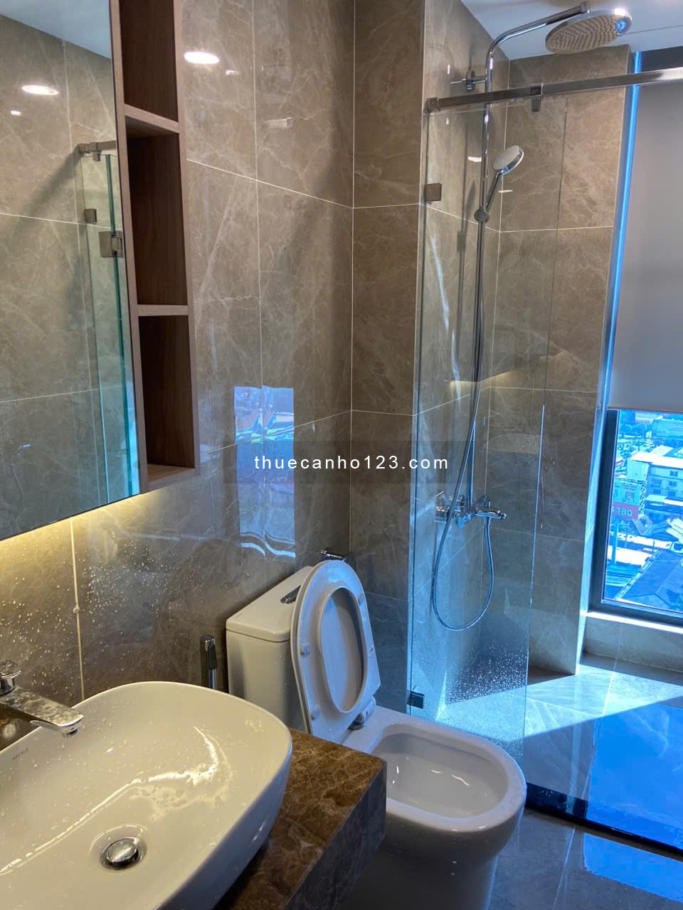 Cho thuê căn hộ 3PN-3WC full nội thất chung cư Park Legend, ở ngay. LH 0932192028-Ms.Mai