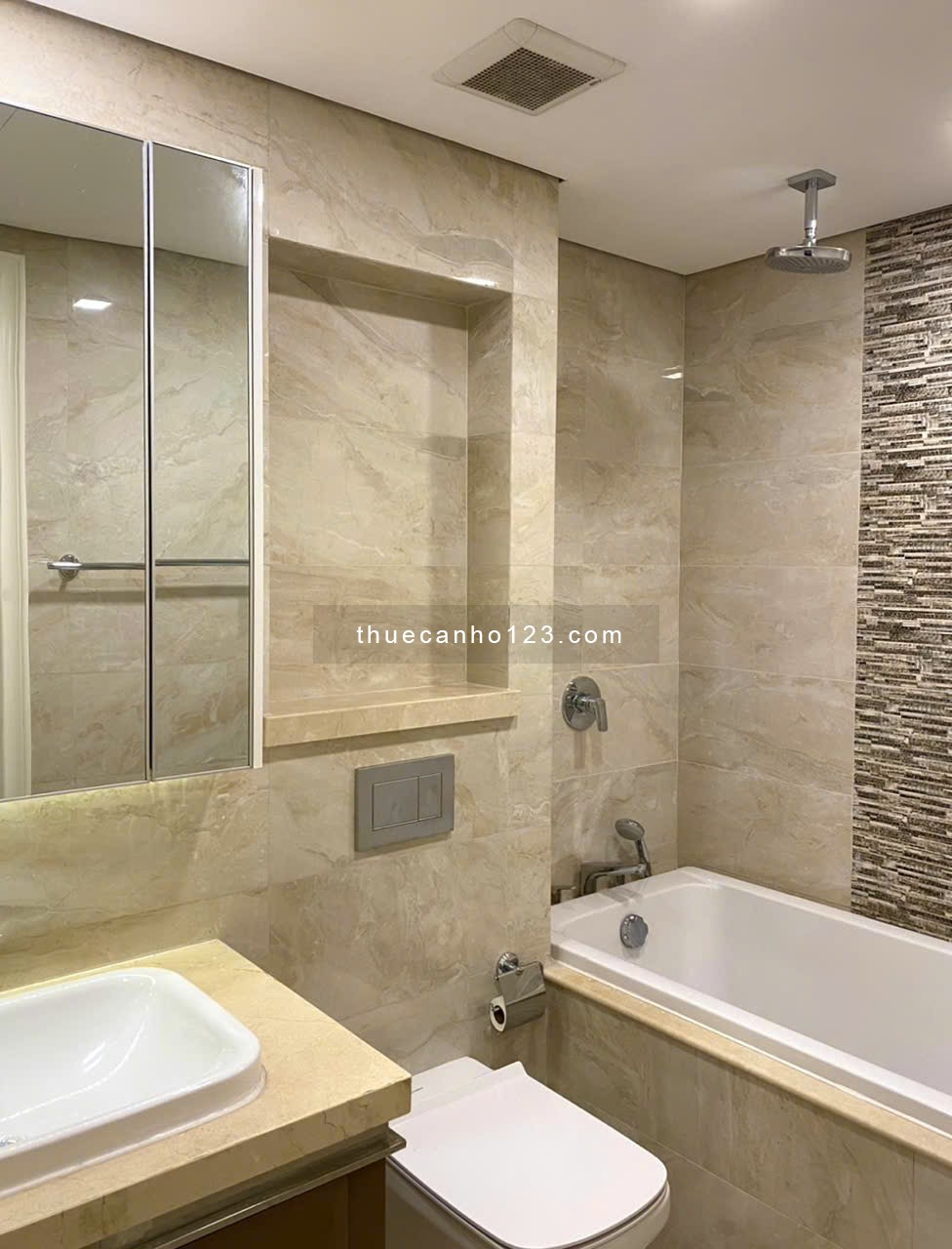 Cho thuê căn hộ VINHOMES GOLDEN BASON Quận 1