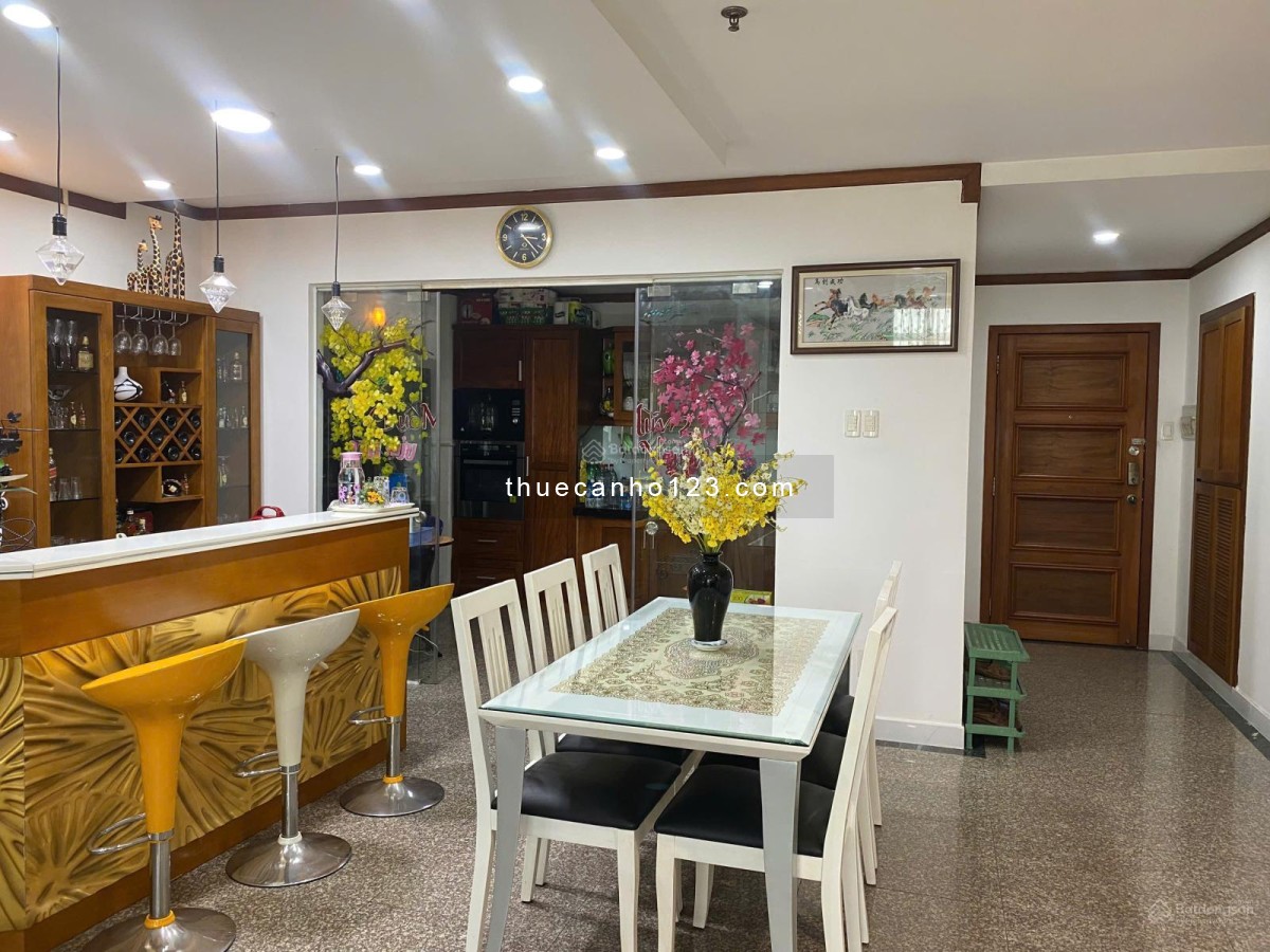 Cho thuê căn hộ Hùng Vương Plaza – Quận 5 - 3 phòng ngủ, 3 WC, có đủ NT, giá 22 triệu - Ảnh 1