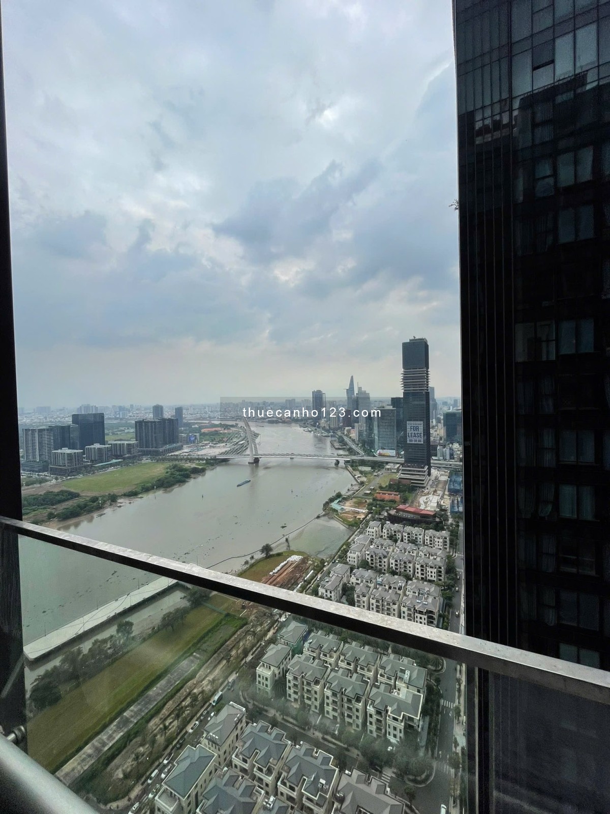 Cho thuê căn hộ 1PN Full nội thất tầng cao tại Vinhomes Golden River Ba Son