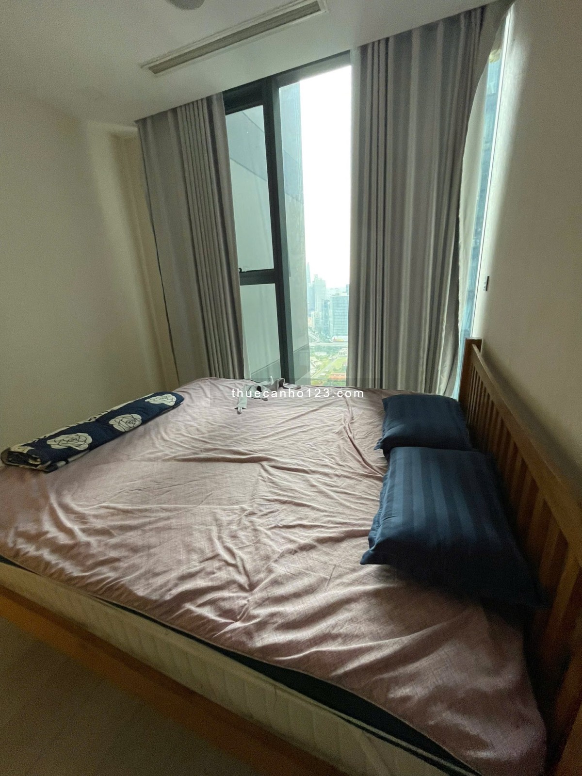 Cho thuê căn hộ 1PN Full nội thất tầng cao tại Vinhomes Golden River Ba Son