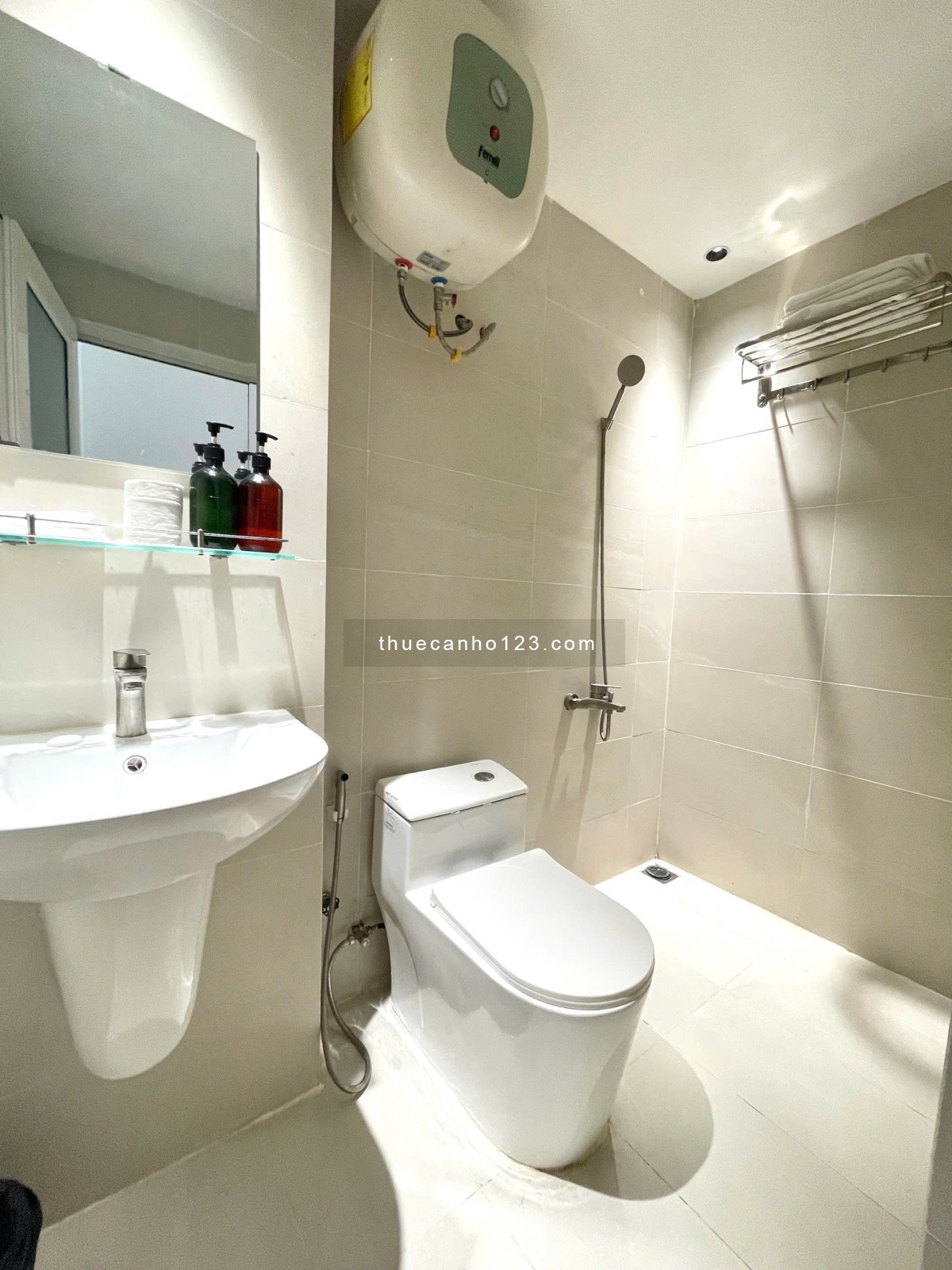 Căn hộ cao cấp 45m2 balcony máy giặt riêng ngay công viên Lê Văn Tám chợ Tân Định HMC Tower